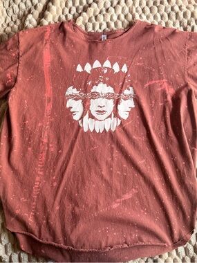 Pebby Forevee Vintage-Inspired Rust Graphic Tee with White Triple Face Print